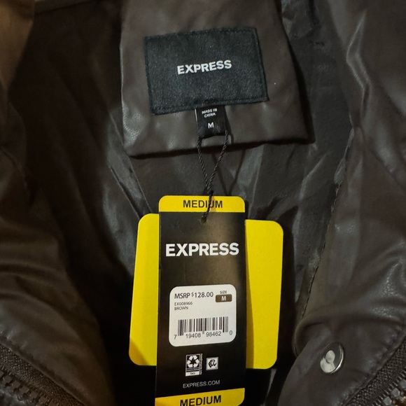 Express Women's Puffer Jacket Medium NWT - Picture 2 of 6